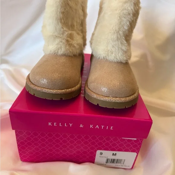 Kelly & Katie gold metallic boots 9M - Picture 3 of 3